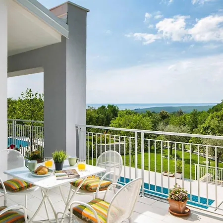 White Pebble Ii Villa Stanisovi